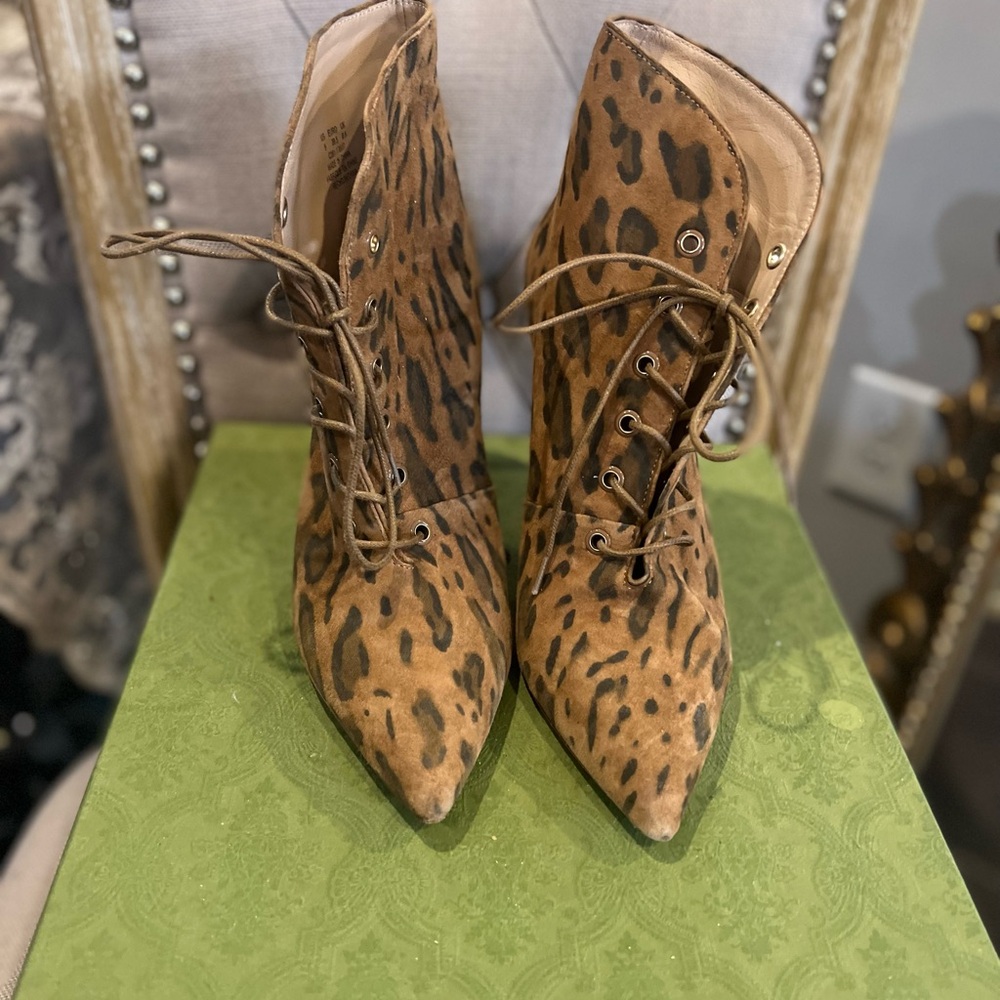 Pour la Victoire Leopard Boots